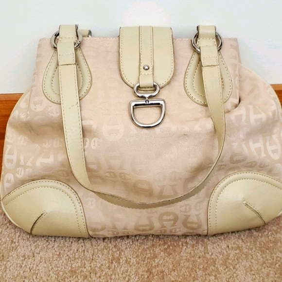 Etienne Aigner Handbags - Etienne Argner tan purse